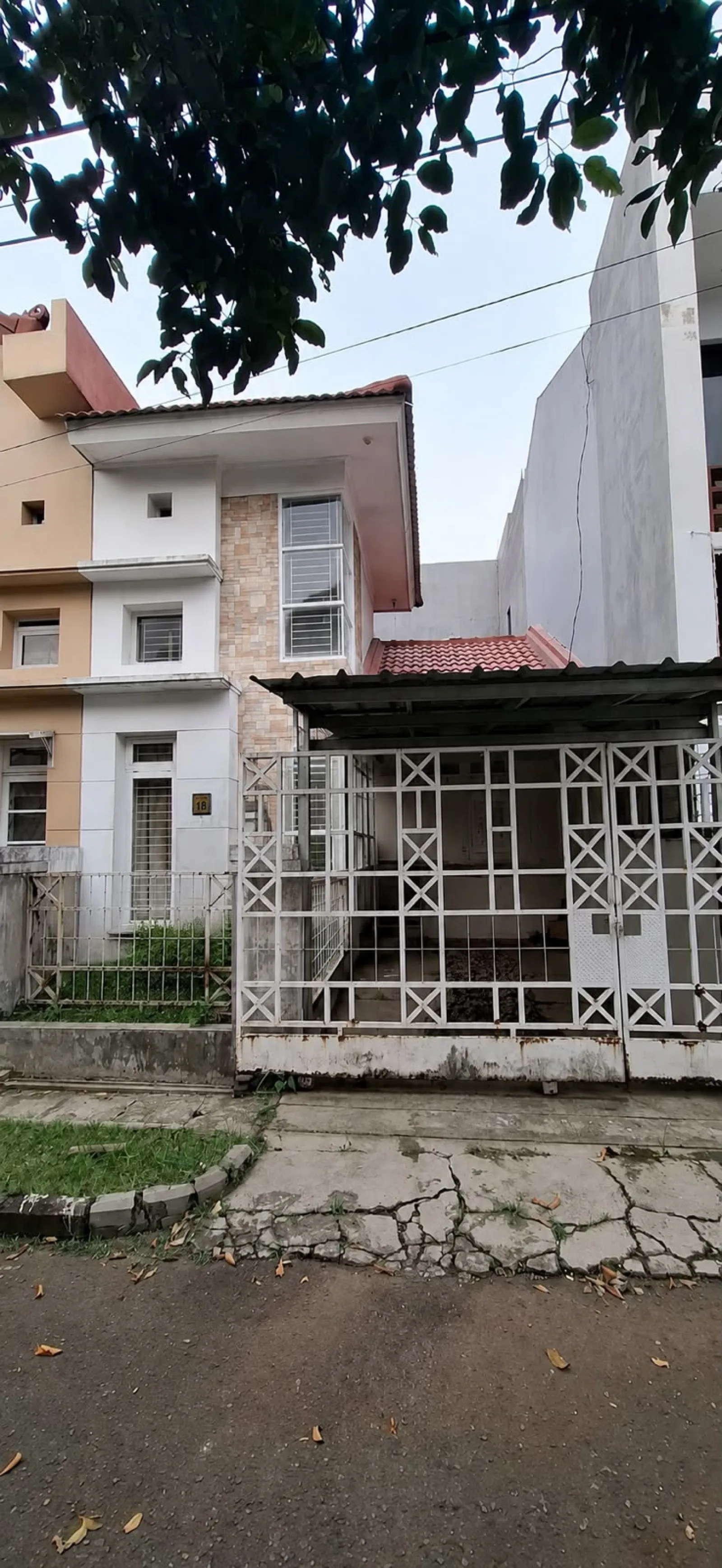 Rumah Dijual di Bintaro Sektor 9, 1 Lantai Mezzanine dengan SHM
